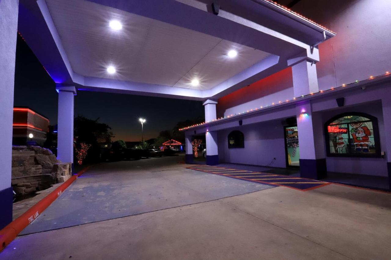 Scottish Inn&Suites Houston-Jones Road Exterior foto