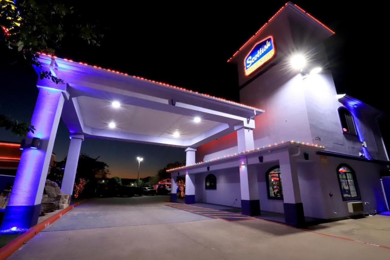 Scottish Inn&Suites Houston-Jones Road Exterior foto